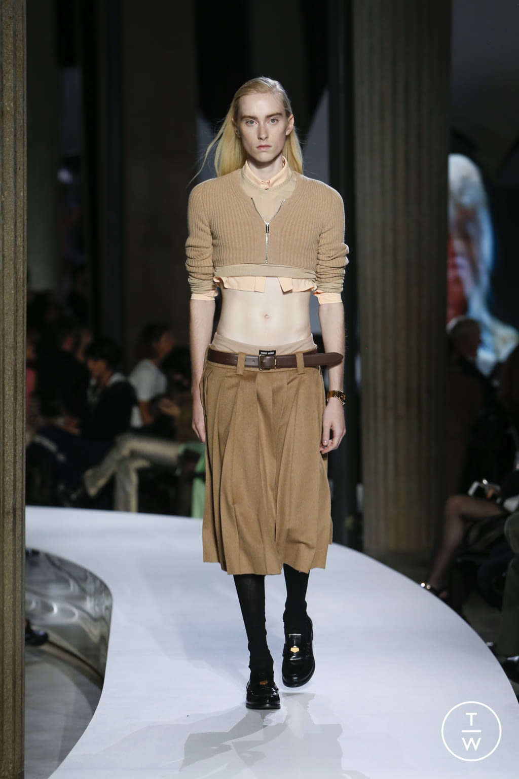 Fashion Week Paris Spring/Summer 2022 look 35 from the Miu Miu collection 女装