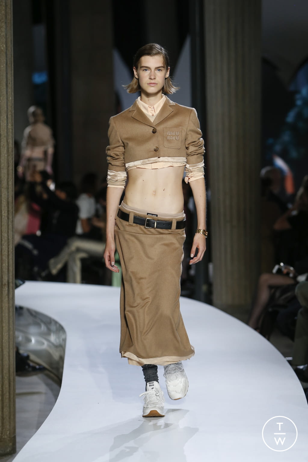 Fashion Week Paris Spring/Summer 2022 look 37 from the Miu Miu collection 女装