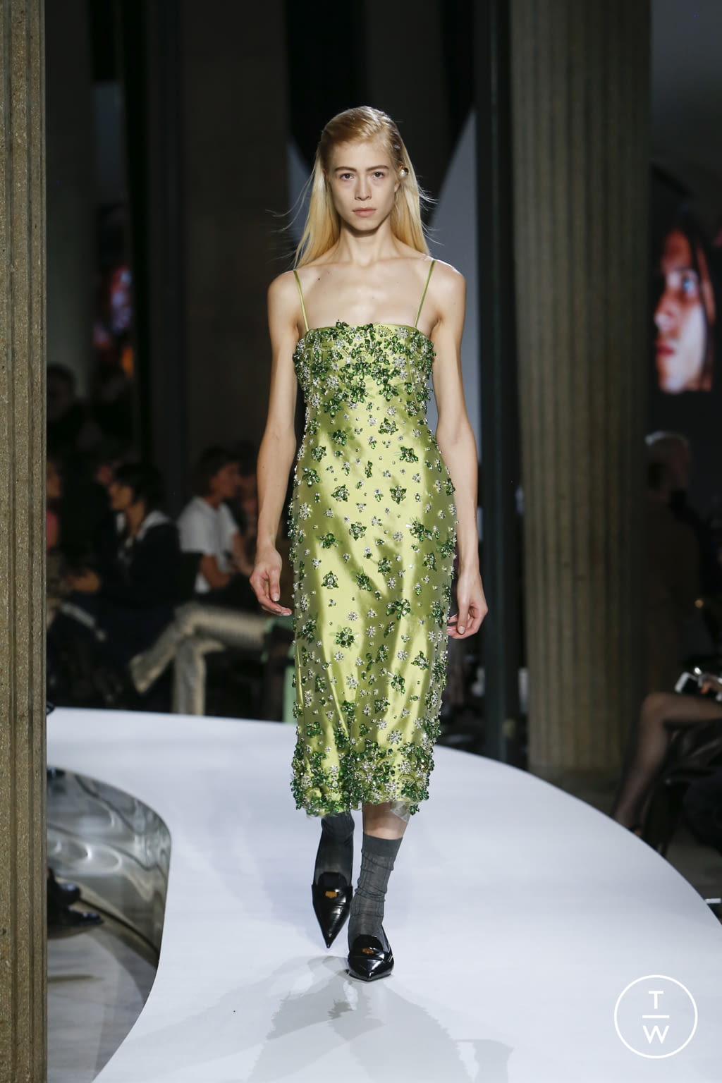 Fashion Week Paris Spring/Summer 2022 look 39 from the Miu Miu collection 女装