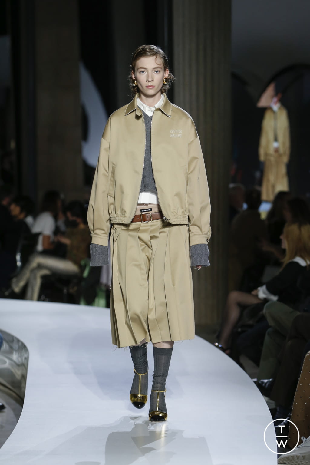 Fashion Week Paris Spring/Summer 2022 look 4 from the Miu Miu collection 女装