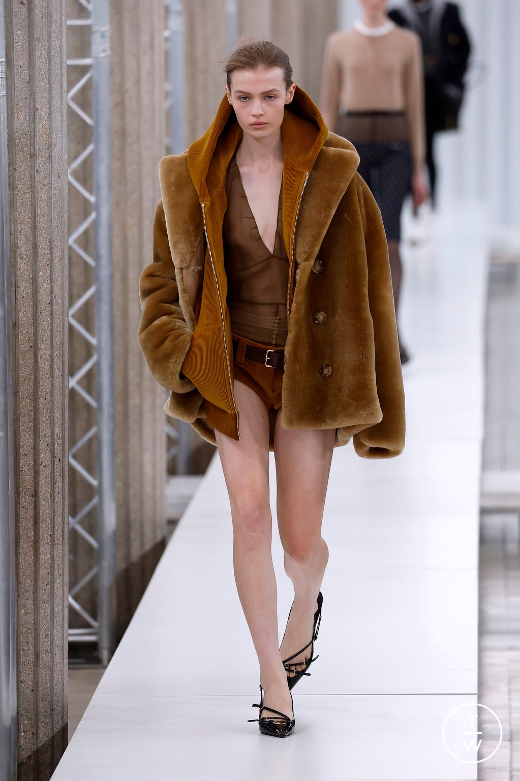 Fashion Week Paris Fall/Winter 2023 look 8 from the Miu Miu collection 女装