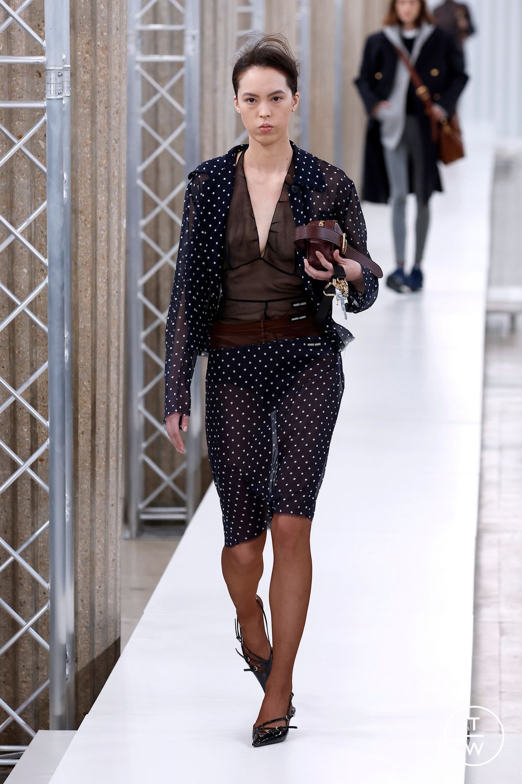 Fashion Week Paris Fall/Winter 2023 look 11 from the Miu Miu collection 女装