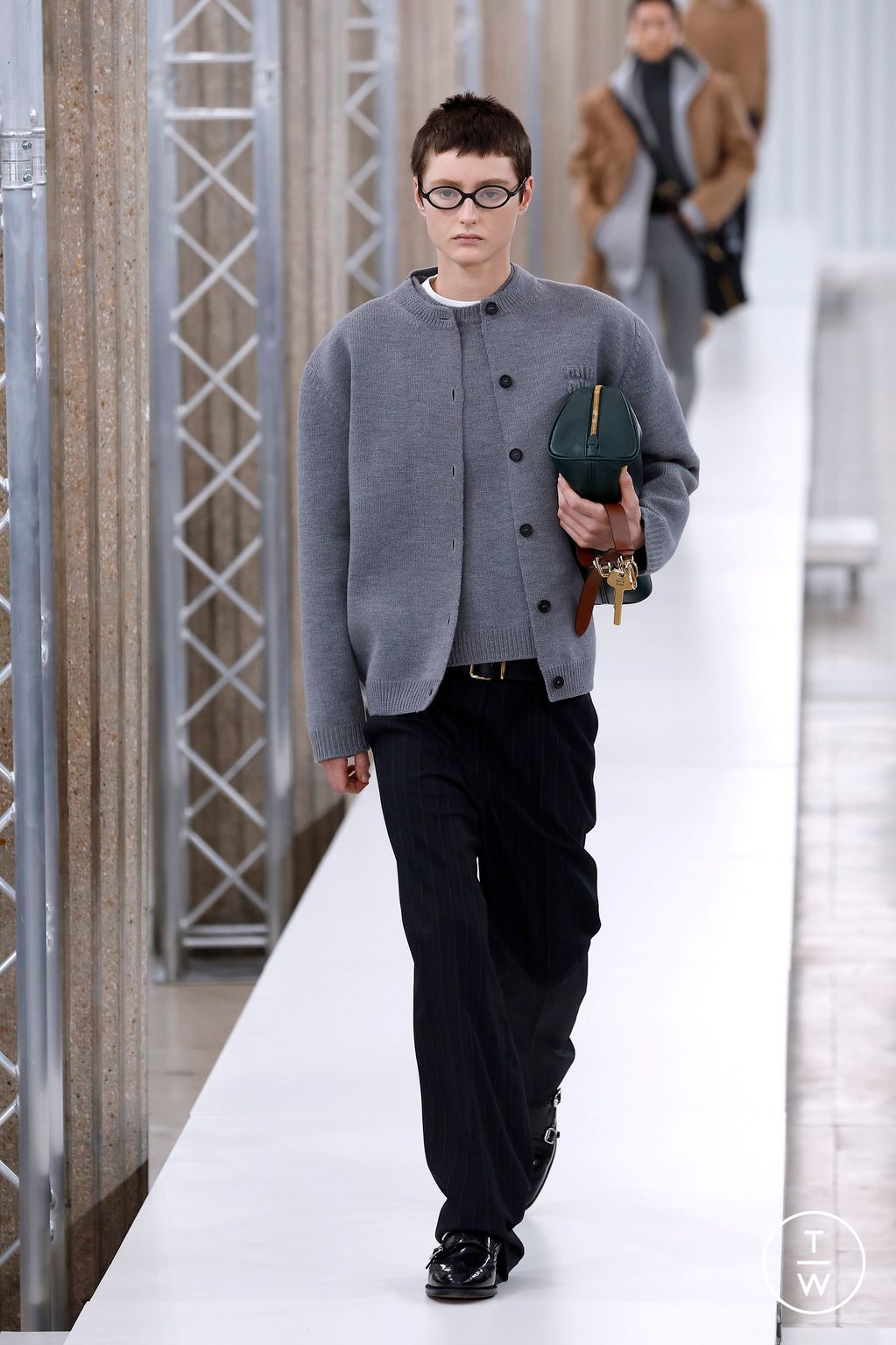 Fashion Week Paris Fall/Winter 2023 look 18 from the Miu Miu collection 女装