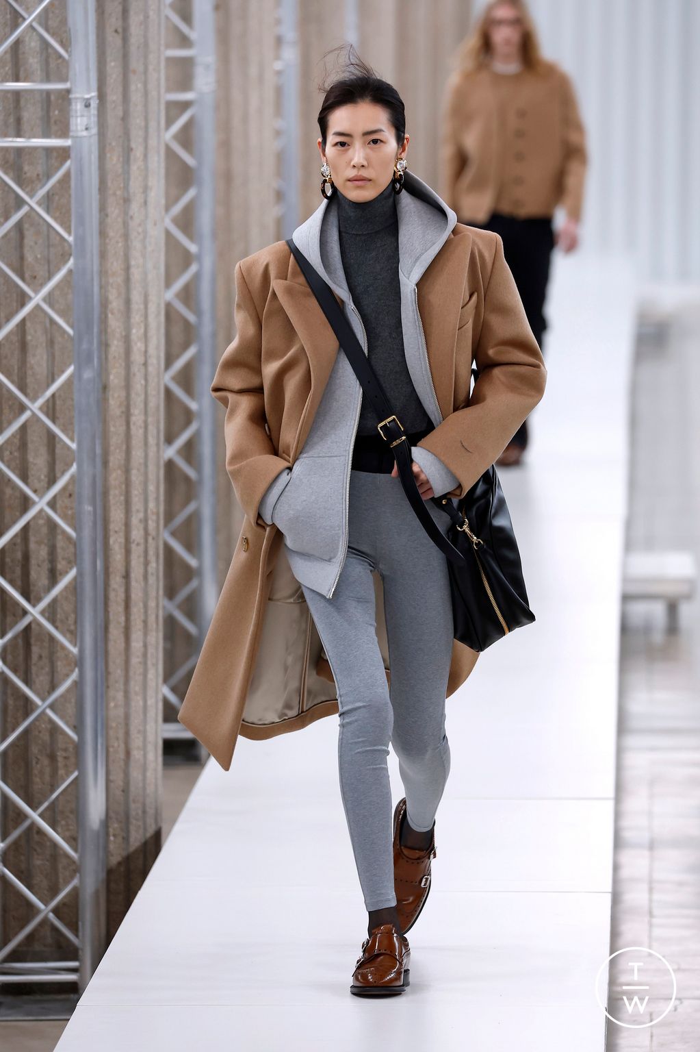 Fashion Week Paris Fall/Winter 2023 look 19 from the Miu Miu collection 女装