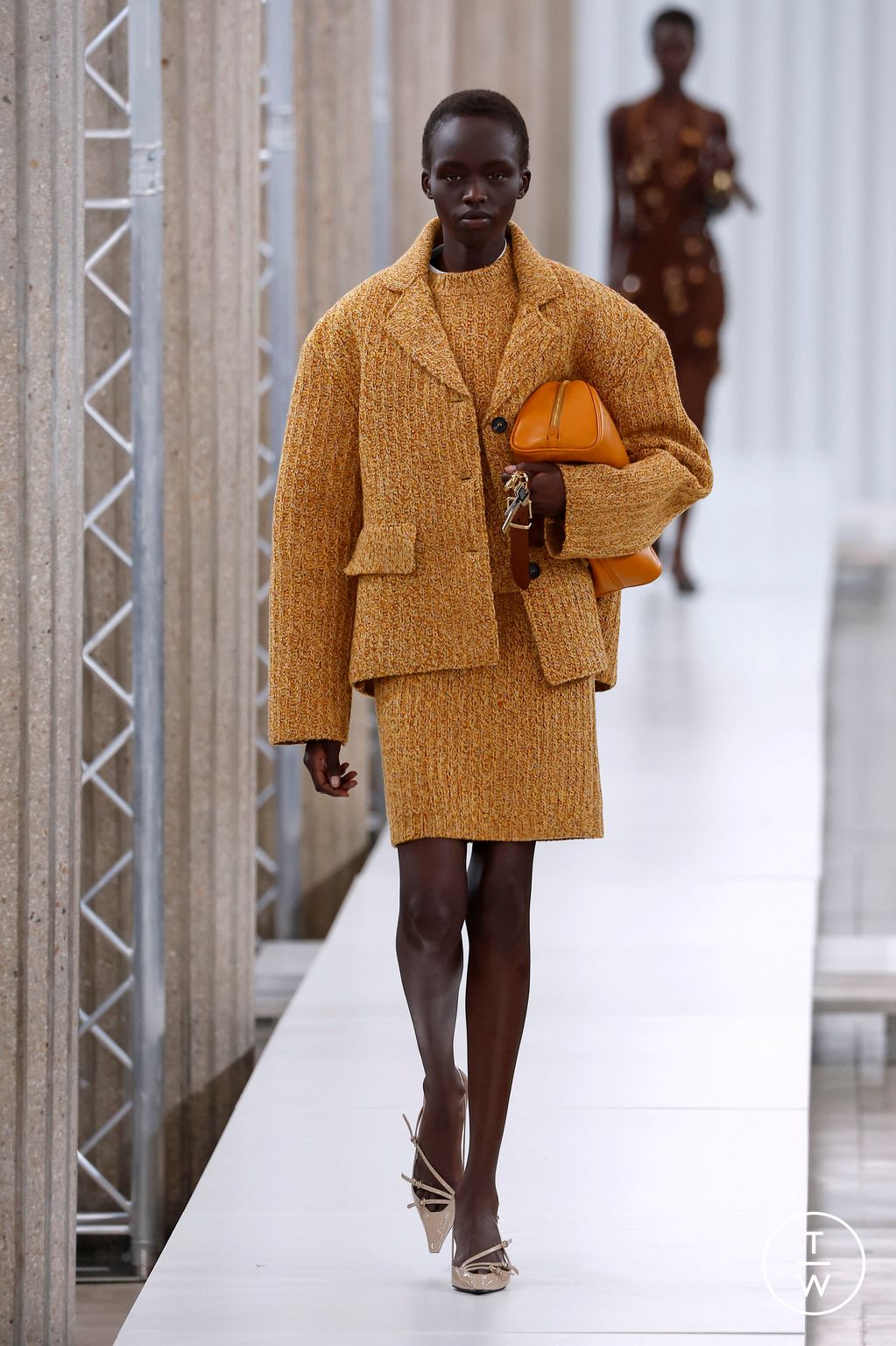 Fashion Week Paris Fall/Winter 2023 look 28 from the Miu Miu collection 女装