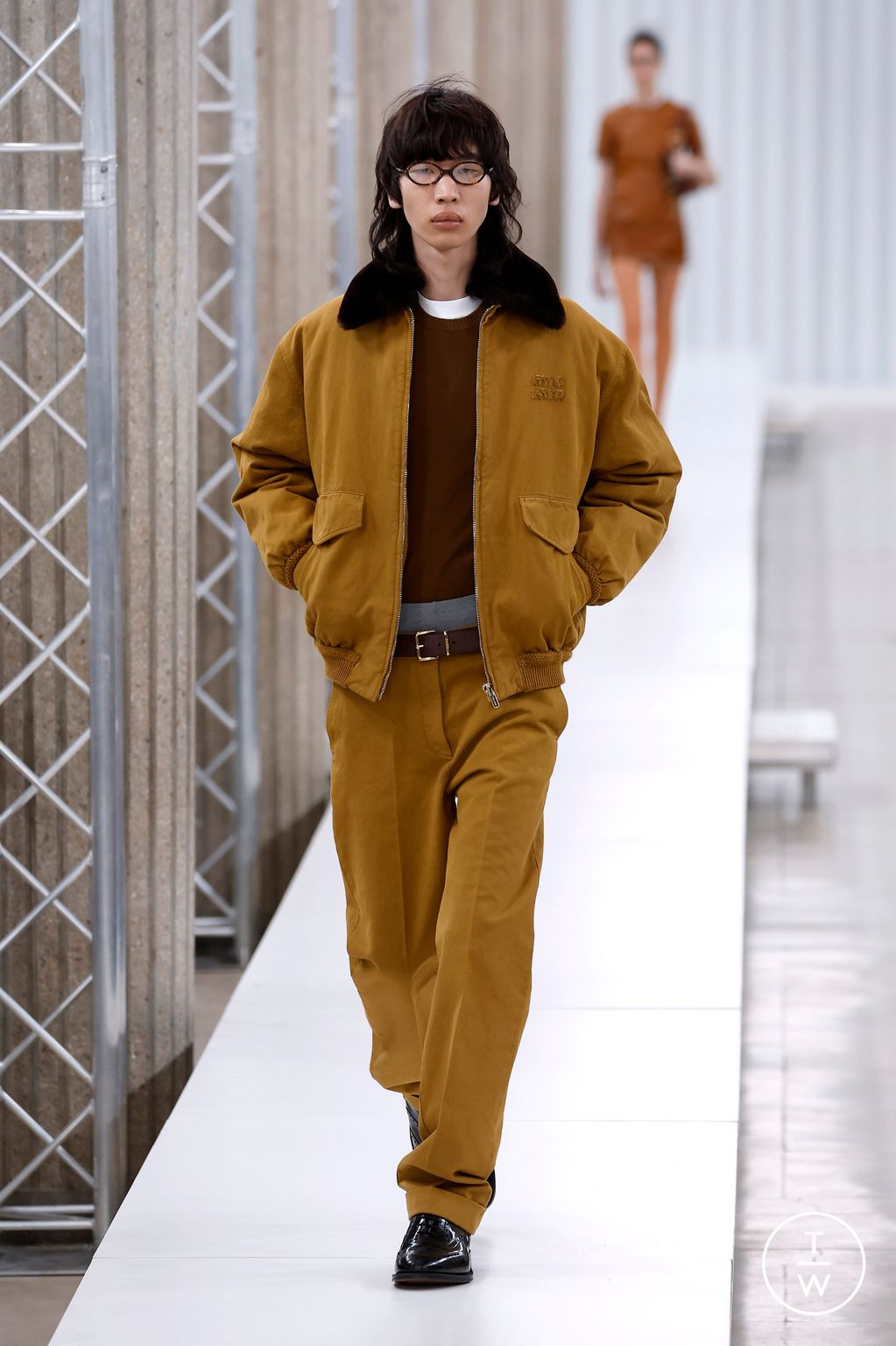 Fashion Week Paris Fall/Winter 2023 look 34 from the Miu Miu collection 女装
