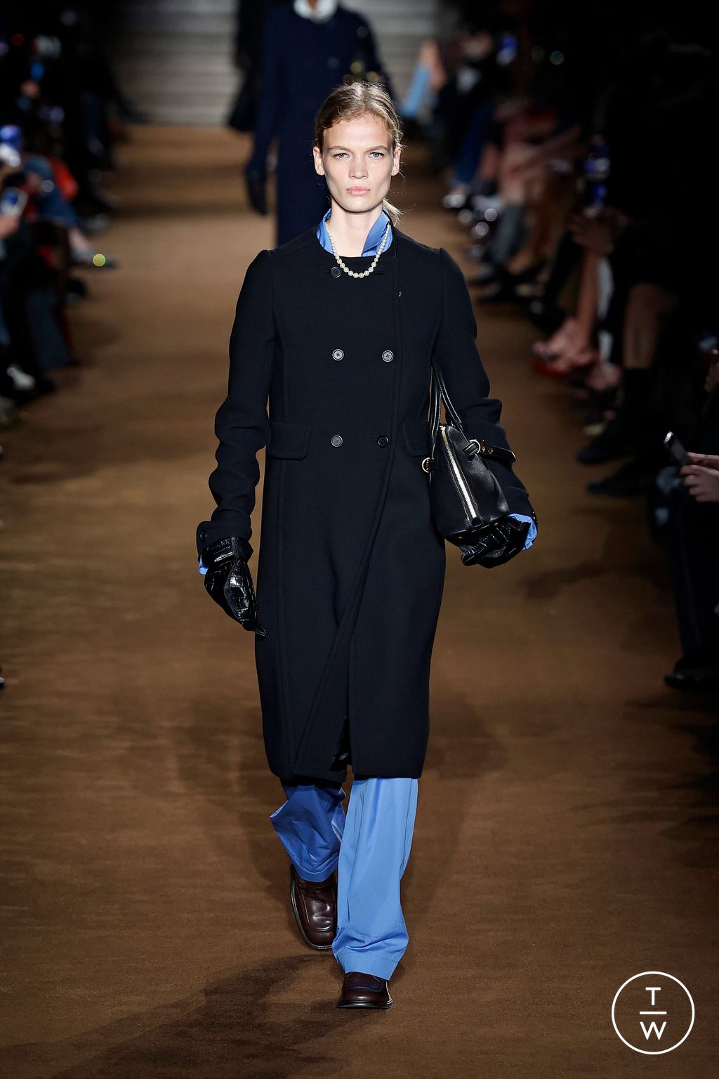 Fashion Week Paris Fall/Winter 2024 look 3 from the Miu Miu collection 女装