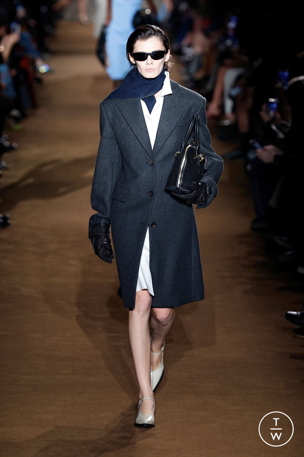 Fashion Week Paris Fall/Winter 2024 look 21 from the Miu Miu collection 女装