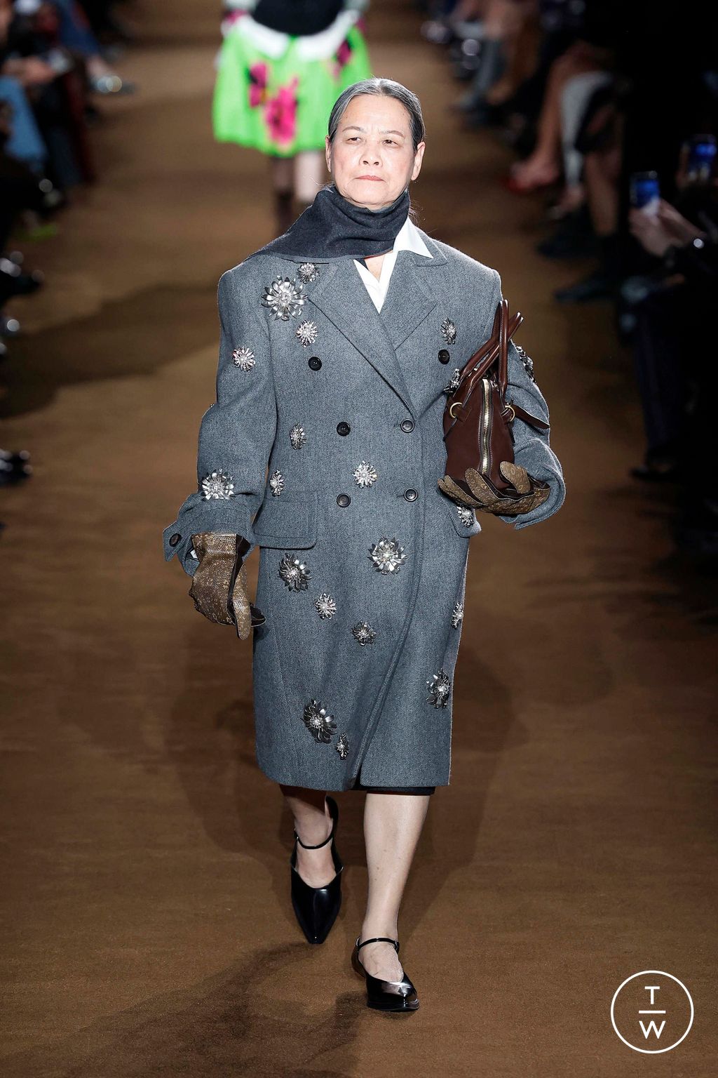 Fashion Week Paris Fall/Winter 2024 look 29 from the Miu Miu collection 女装