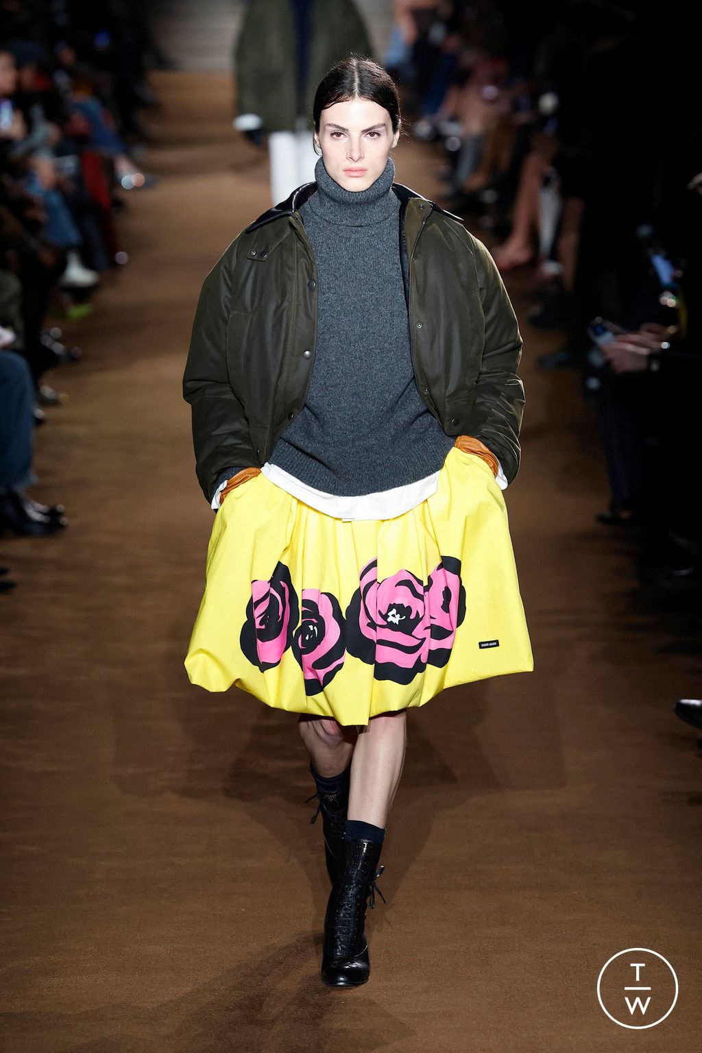 Fashion Week Paris Fall/Winter 2024 look 36 from the Miu Miu collection 女装