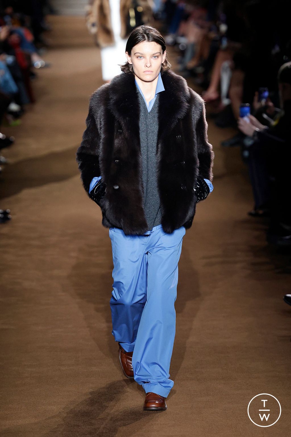 Fashion Week Paris Fall/Winter 2024 look 38 from the Miu Miu collection 女装