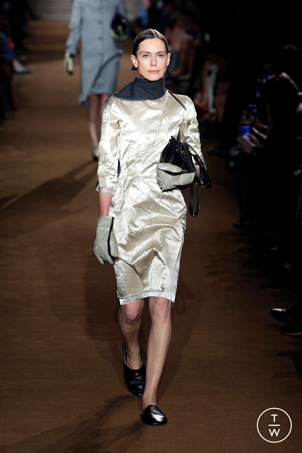 Fashion Week Paris Fall/Winter 2024 look 41 from the Miu Miu collection 女装