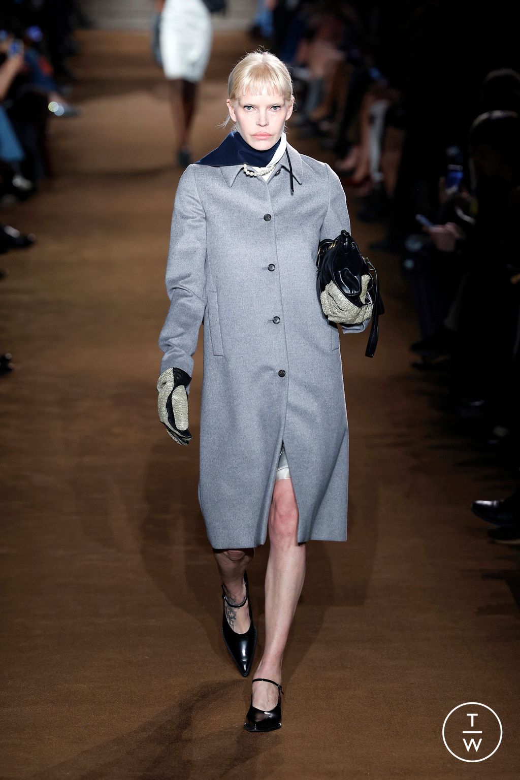 Fashion Week Paris Fall/Winter 2024 look 42 from the Miu Miu collection 女装