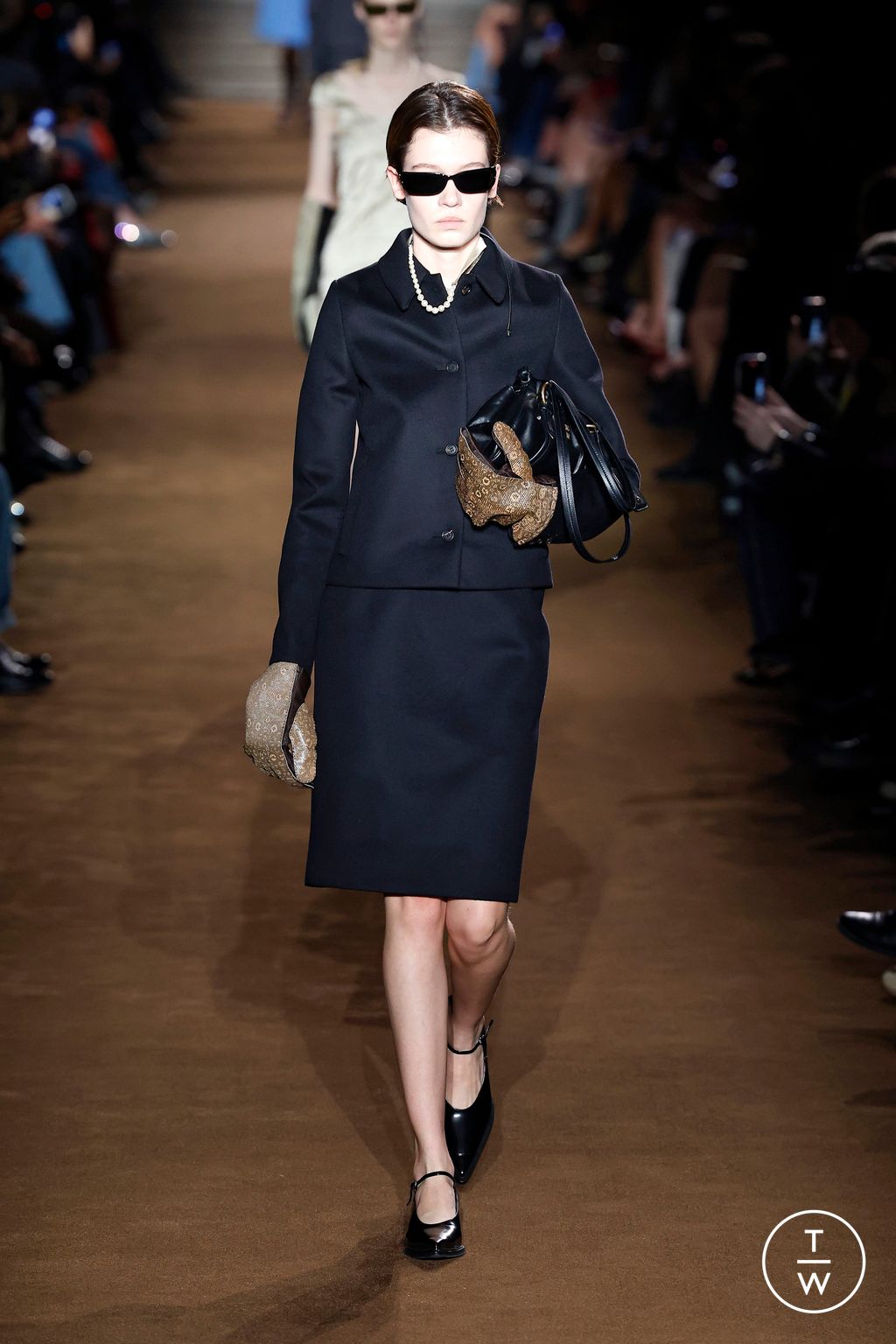 Fashion Week Paris Fall/Winter 2024 look 44 from the Miu Miu collection 女装