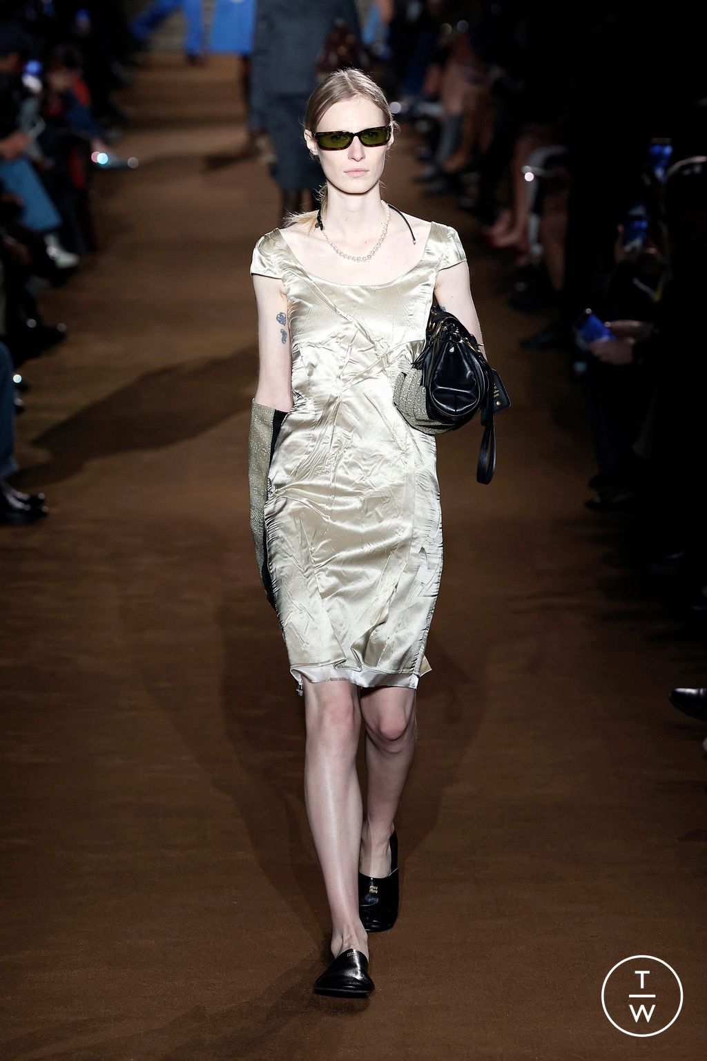 Fashion Week Paris Fall/Winter 2024 look 45 from the Miu Miu collection 女装