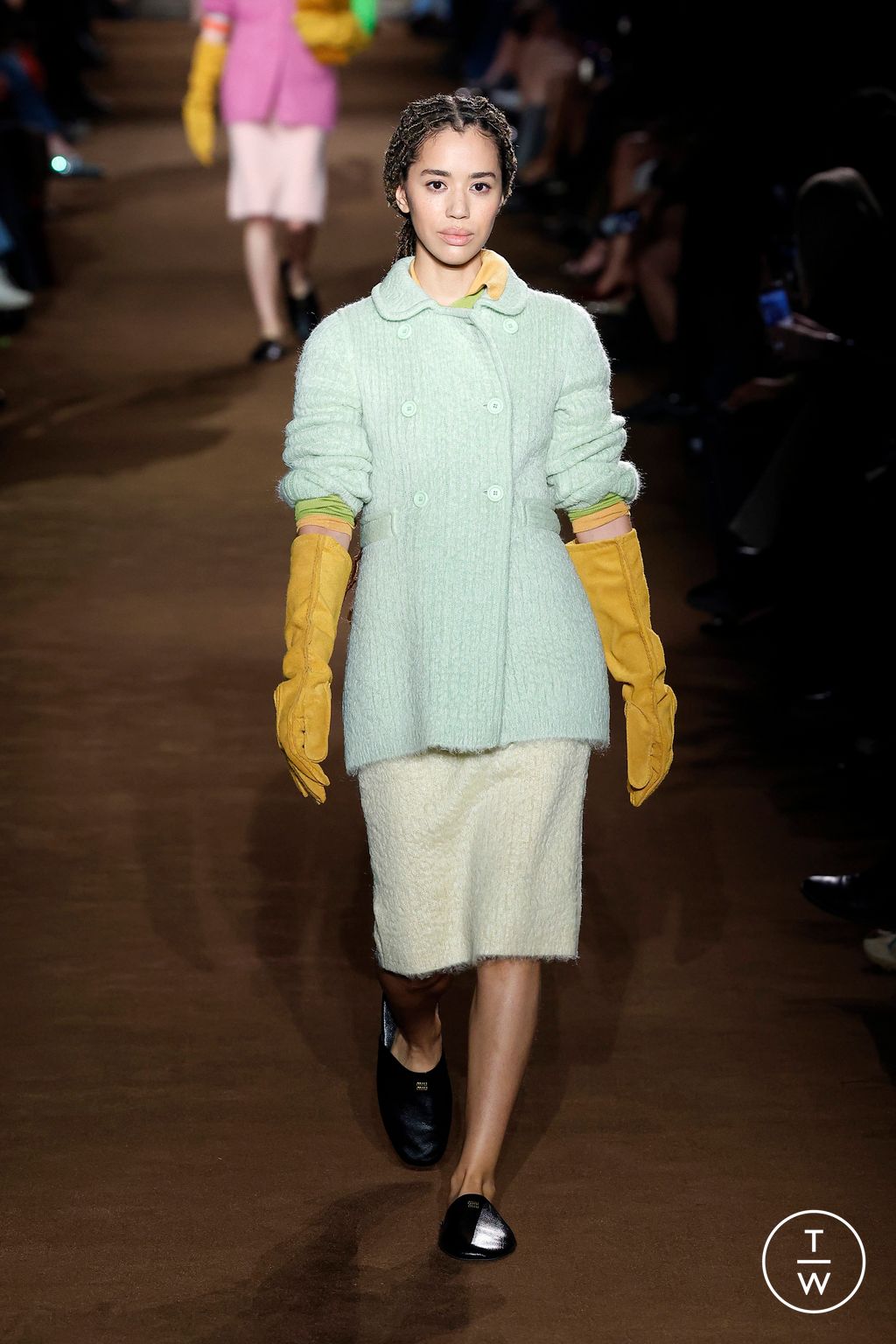Fashion Week Paris Fall/Winter 2024 look 56 from the Miu Miu collection 女装