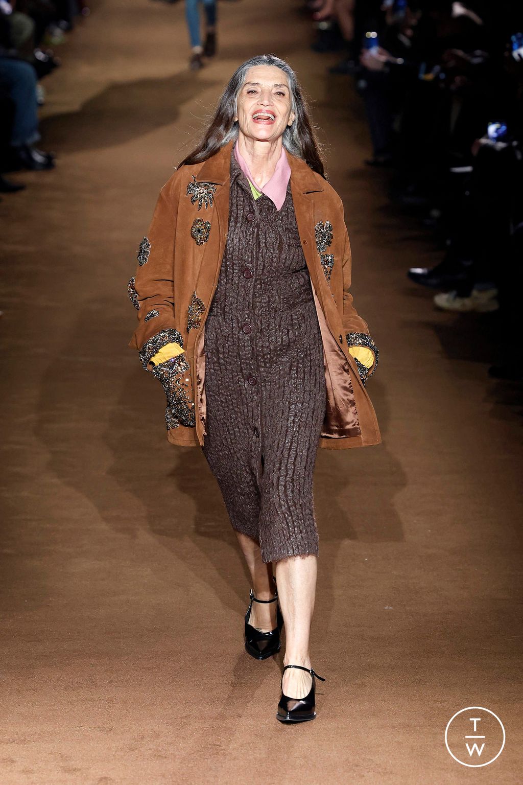 Fashion Week Paris Fall/Winter 2024 look 61 from the Miu Miu collection 女装