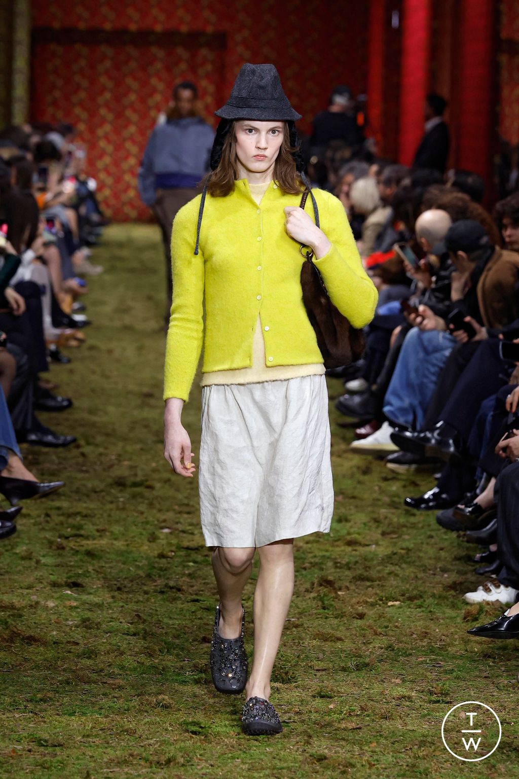 Fashion Week Paris Fall/Winter 2026 look 38 from the Miu Miu collection 女装