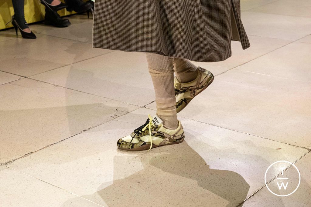 Fashion Week Paris Fall/Winter 2025 look 5 from the Miu Miu collection womenswear accessories