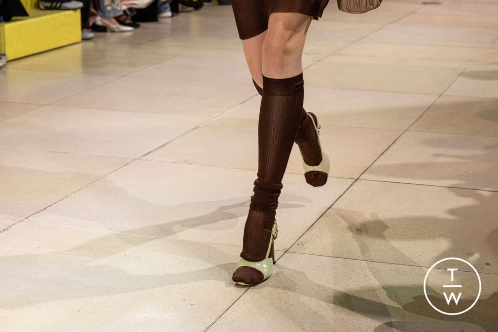 Fashion Week Paris Fall/Winter 2025 look 19 from the Miu Miu collection 女装配饰
