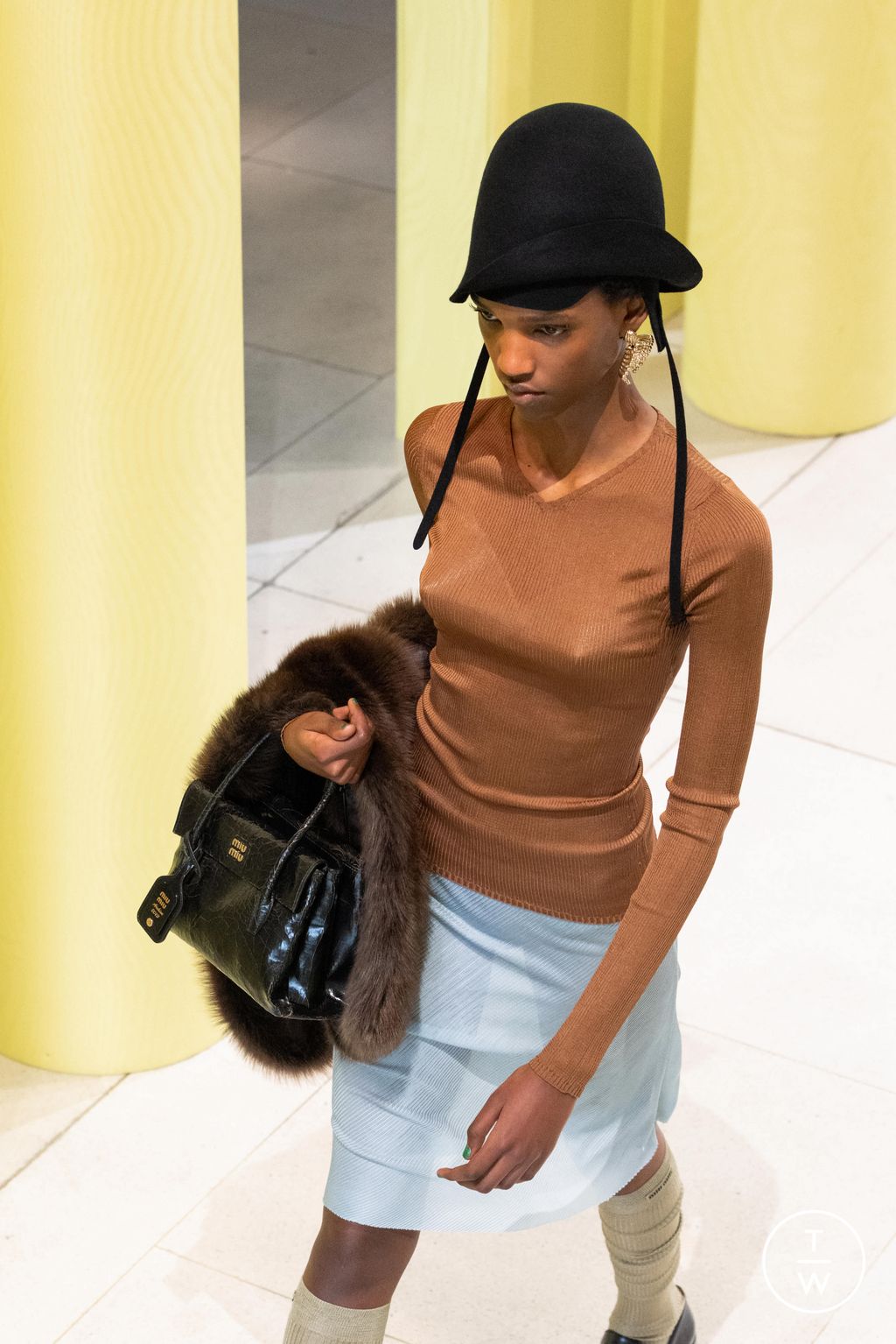 Fashion Week Paris Fall/Winter 2025 look 25 from the Miu Miu collection womenswear accessories