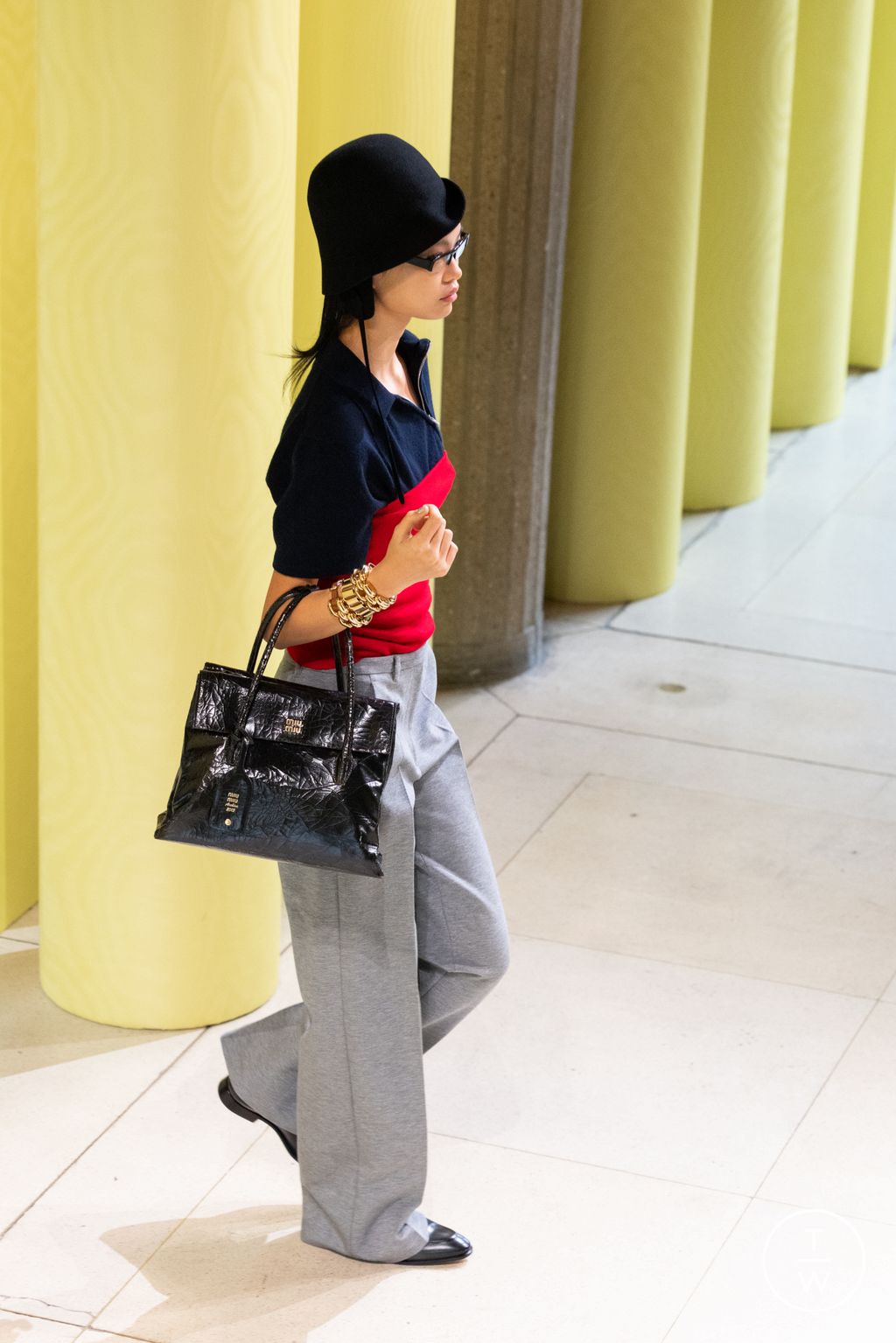 Fashion Week Paris Fall/Winter 2025 look 27 from the Miu Miu collection 女装配饰