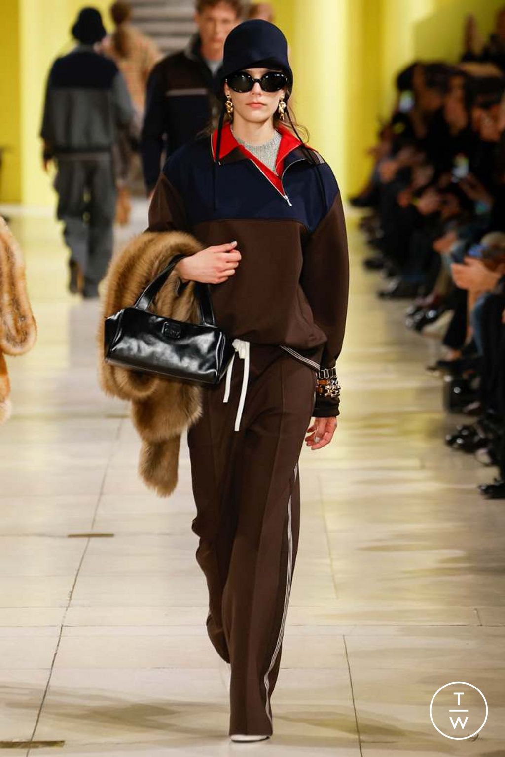 Fashion Week Paris Fall/Winter 2025 look 33 from the Miu Miu collection 女装