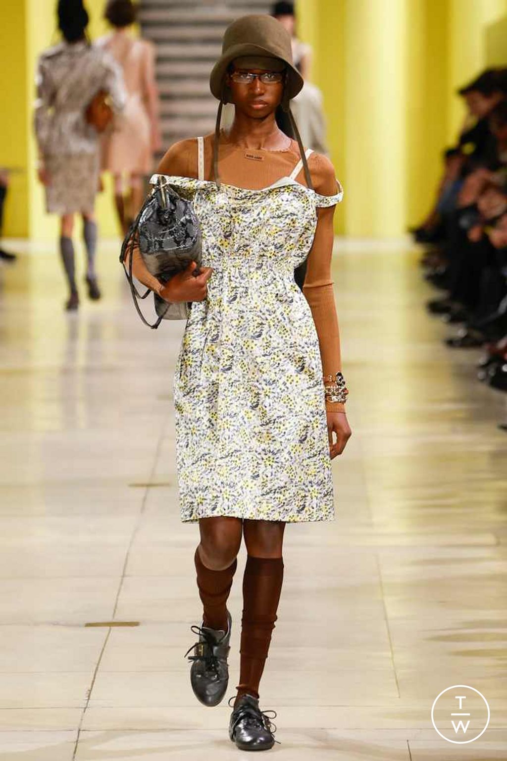 Fashion Week Paris Fall/Winter 2025 look 40 from the Miu Miu collection 女装