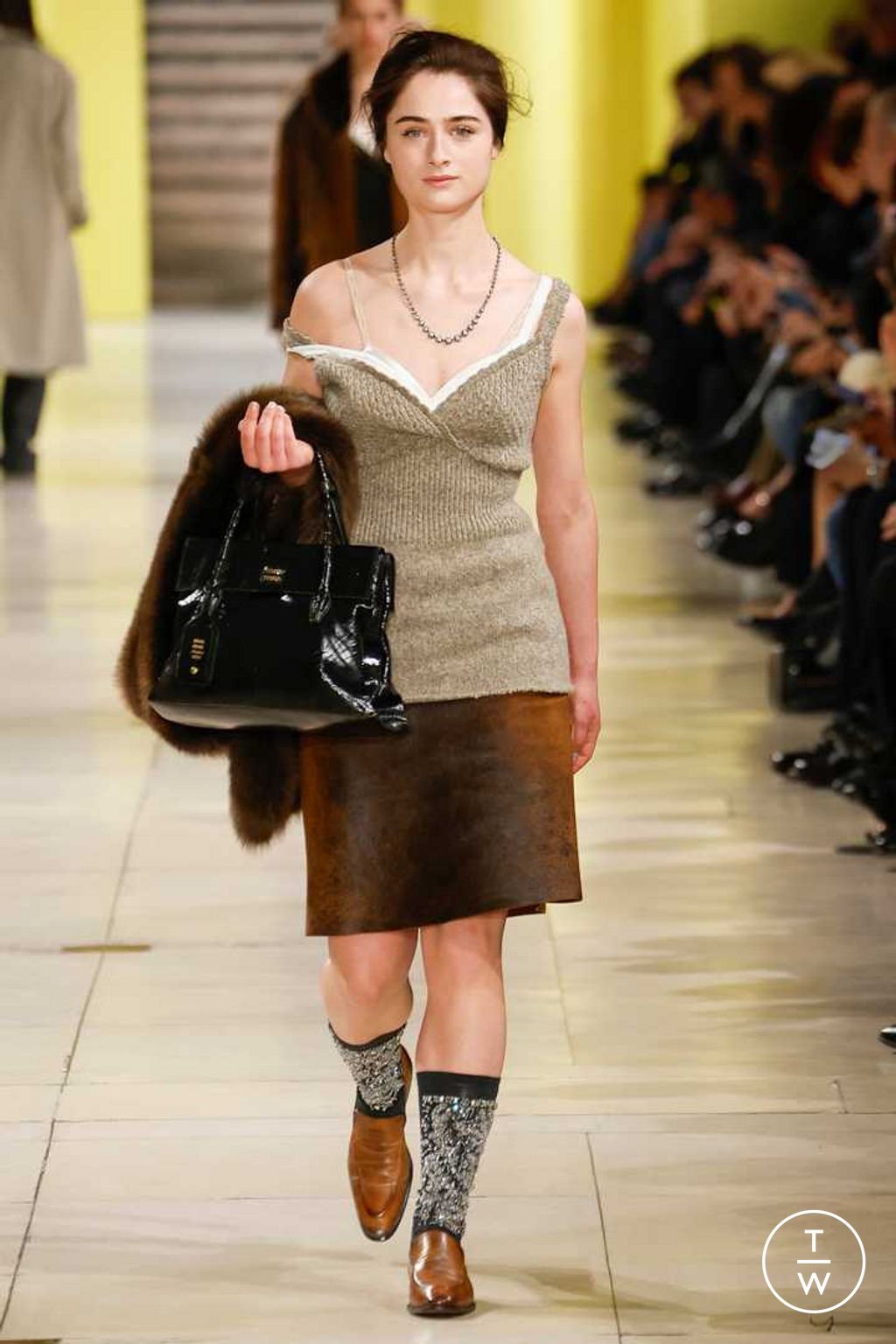 Fashion Week Paris Fall/Winter 2025 look 44 from the Miu Miu collection womenswear
