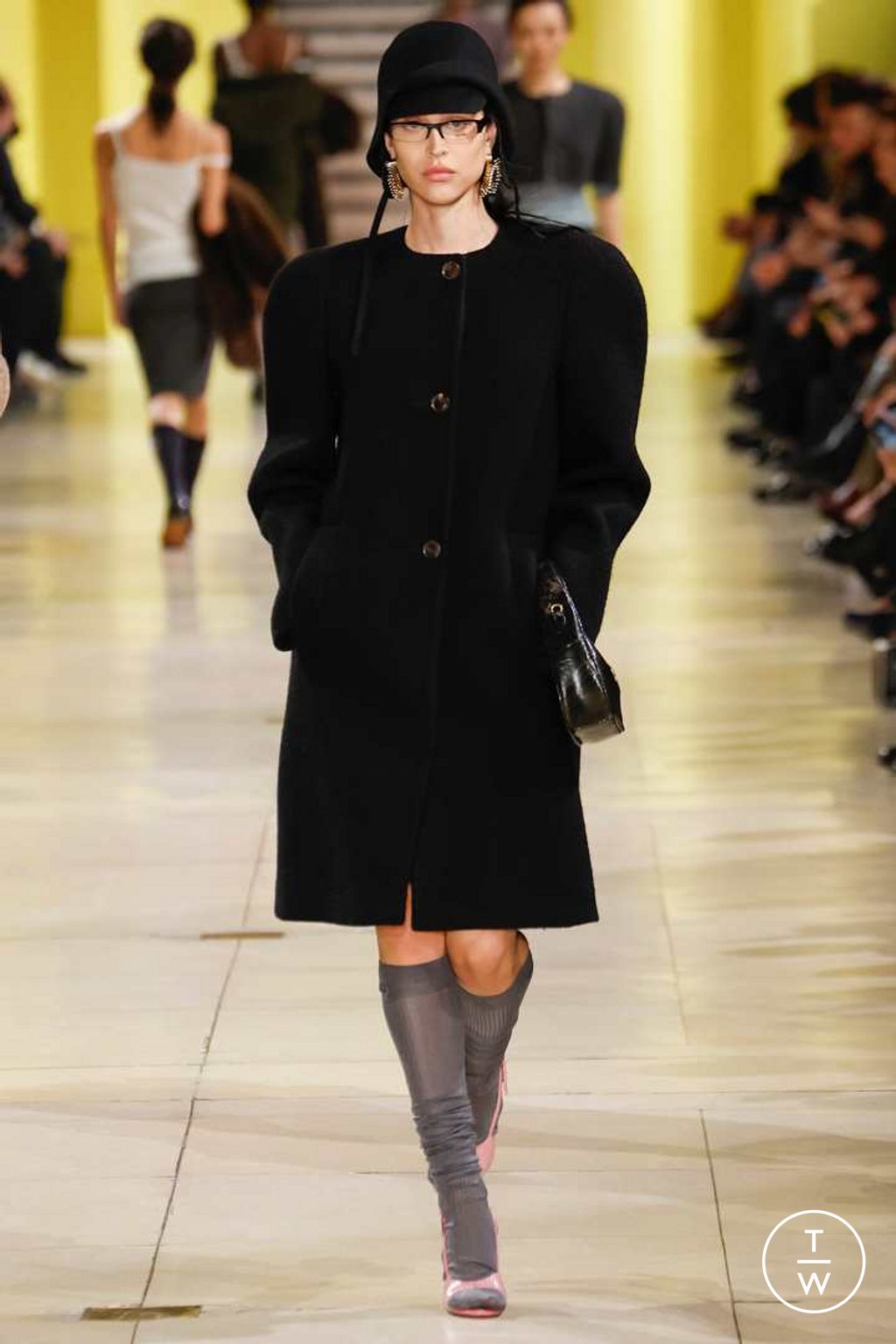 Fashion Week Paris Fall/Winter 2025 look 51 from the Miu Miu collection 女装