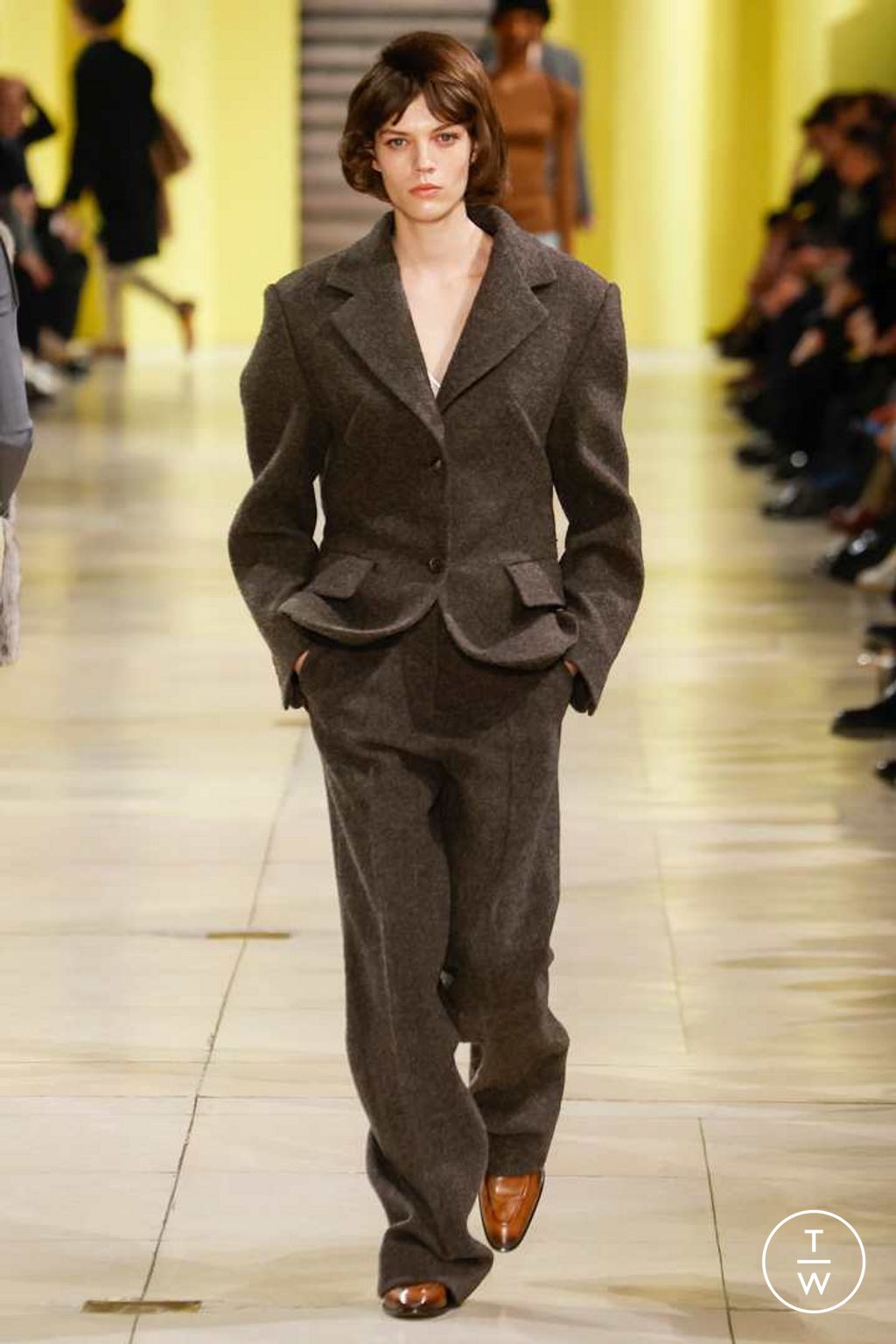 Fashion Week Paris Fall/Winter 2025 look 6 from the Miu Miu collection 女装