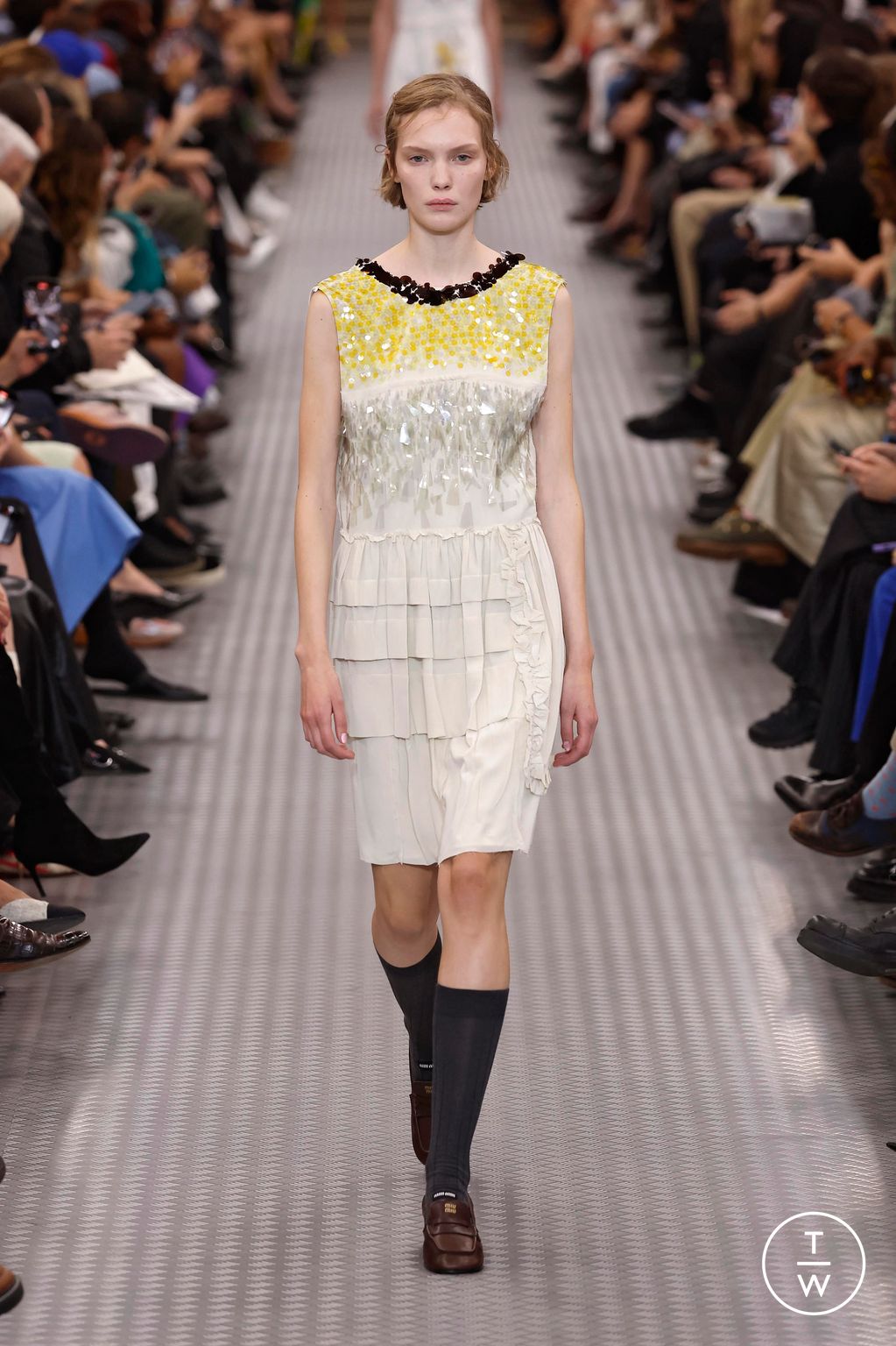 Fashion Week Paris Spring/Summer 2025 look 48 from the Miu Miu collection 女装