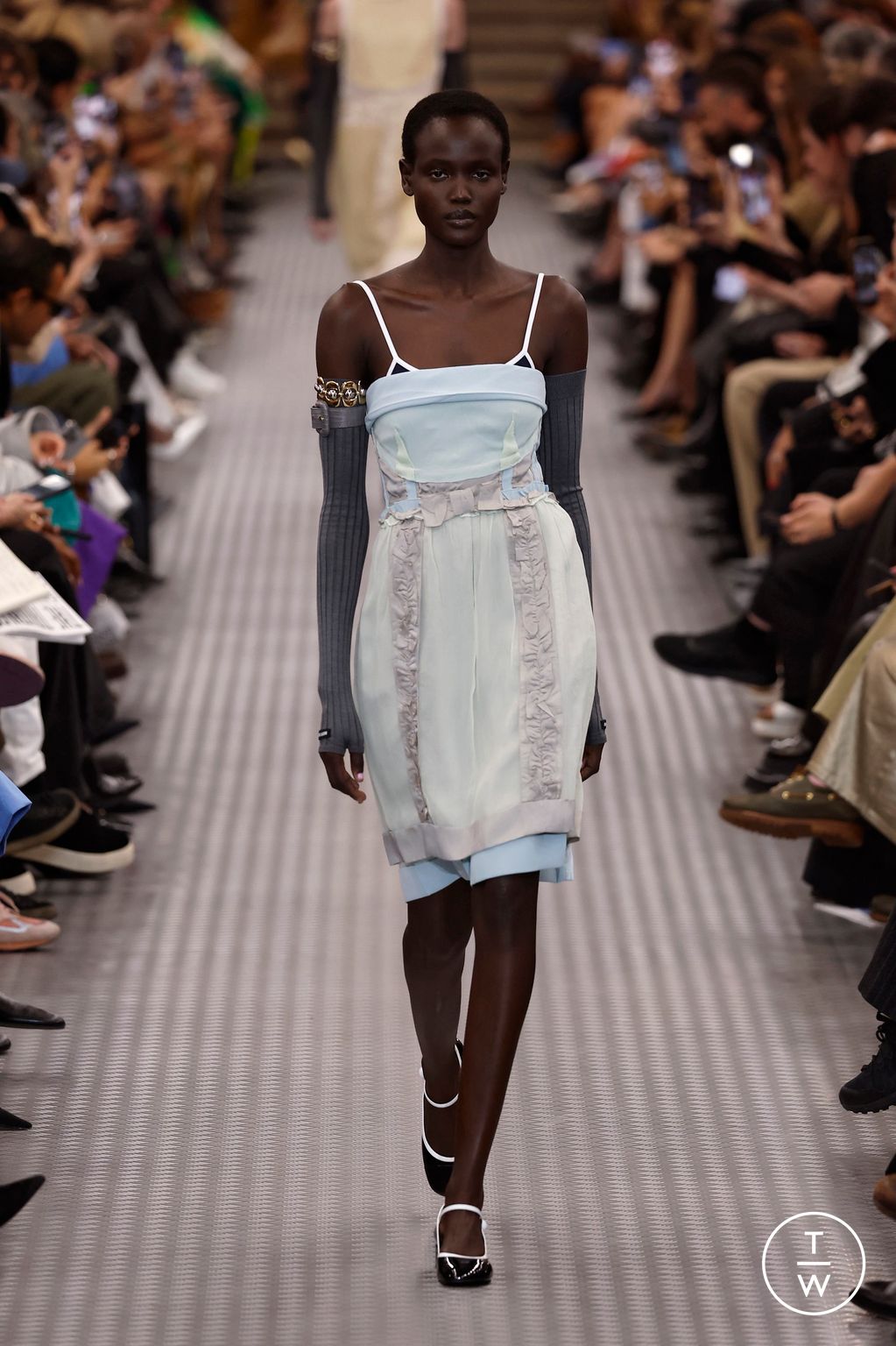 Fashion Week Paris Spring/Summer 2025 look 65 from the Miu Miu collection 女装