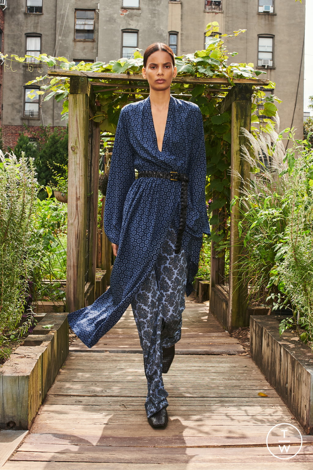 Fashion Week New York Spring/Summer 2021 look 33 from the Michael Kors Collection collection womenswear