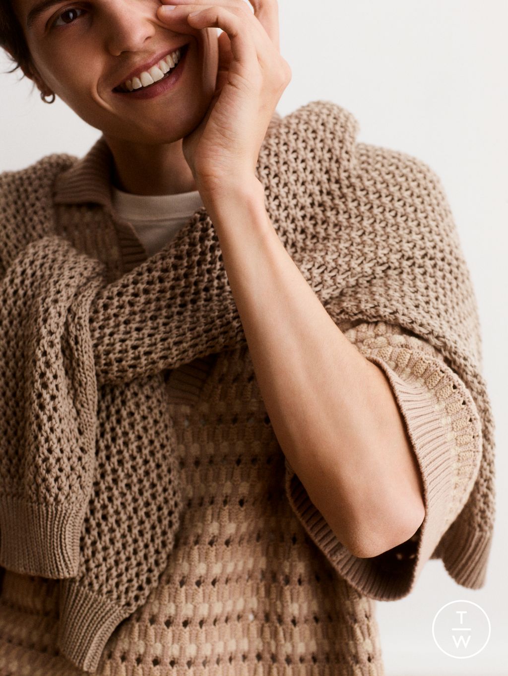 Fashion Week Paris Spring/Summer 2026 look 6 from the Maison Kitsuné collection menswear