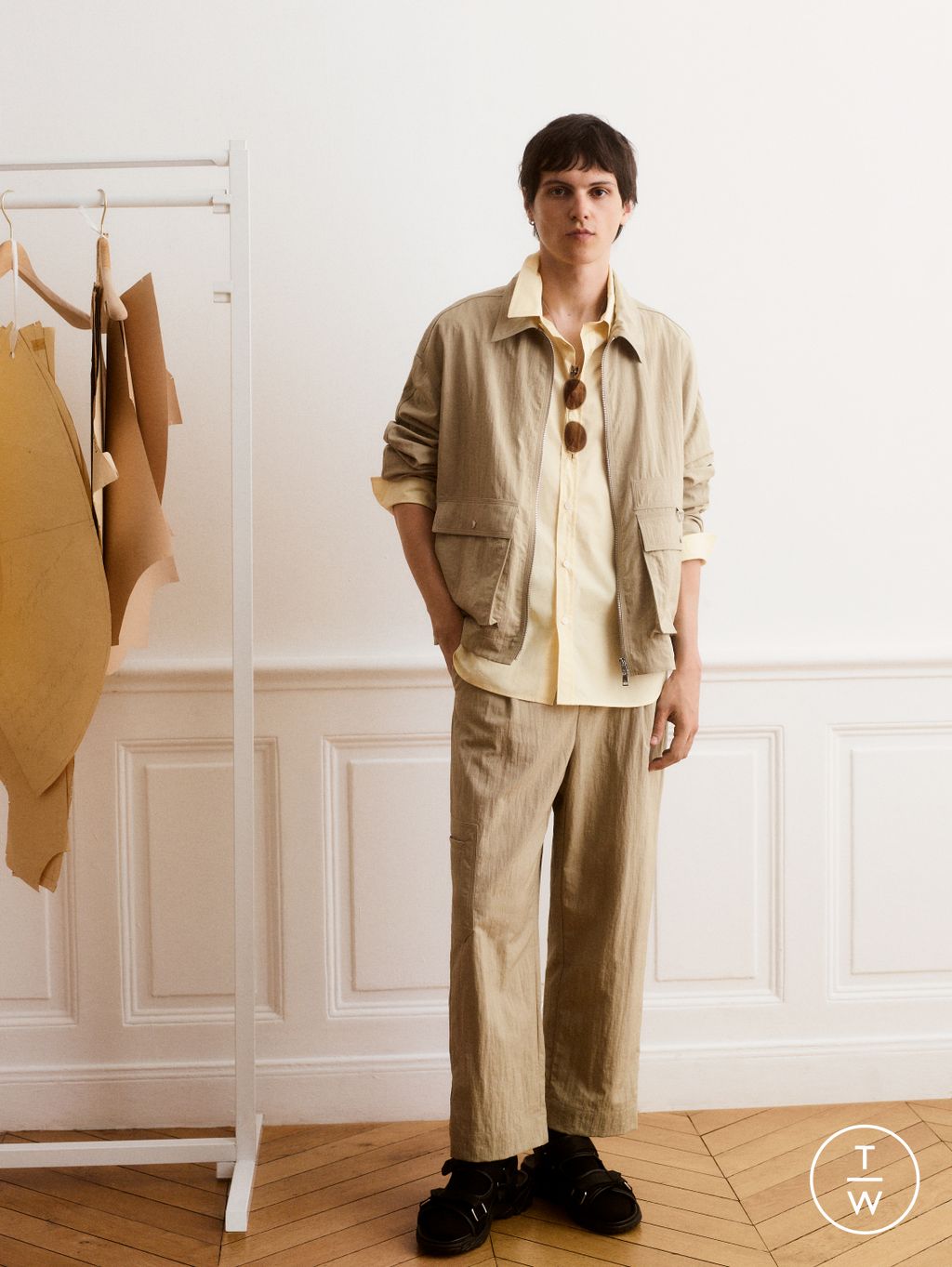Fashion Week Paris Spring/Summer 2026 look 11 from the Maison Kitsuné collection menswear