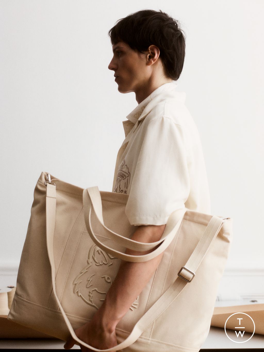 Fashion Week Paris Spring/Summer 2026 look 12 from the Maison Kitsuné collection menswear