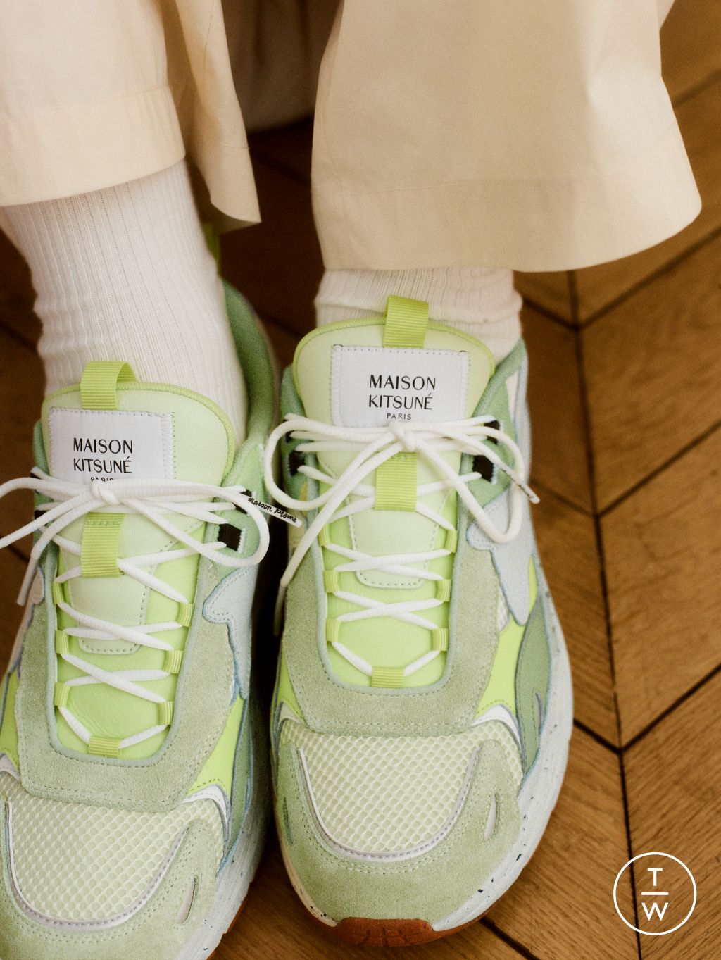 Fashion Week Paris Spring/Summer 2026 look 15 de la collection Maison Kitsuné menswear