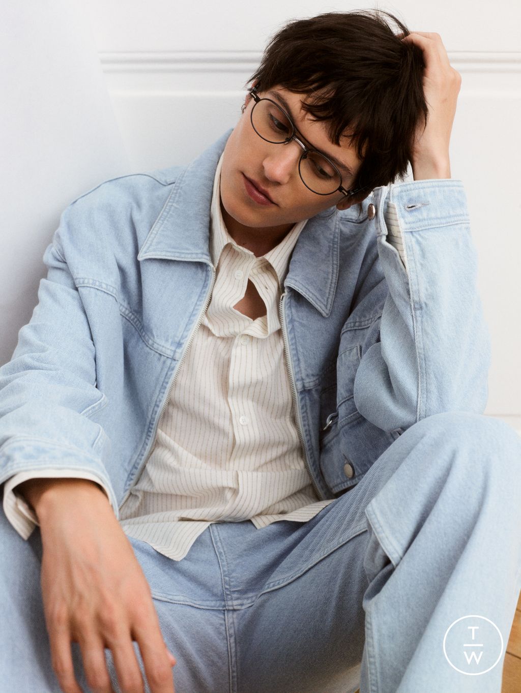 Fashion Week Paris Spring/Summer 2026 look 16 from the Maison Kitsuné collection menswear