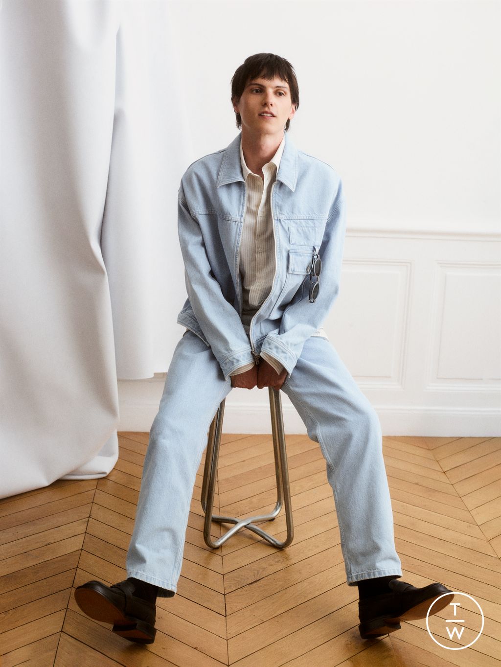 Fashion Week Paris Spring/Summer 2026 look 17 from the Maison Kitsuné collection menswear