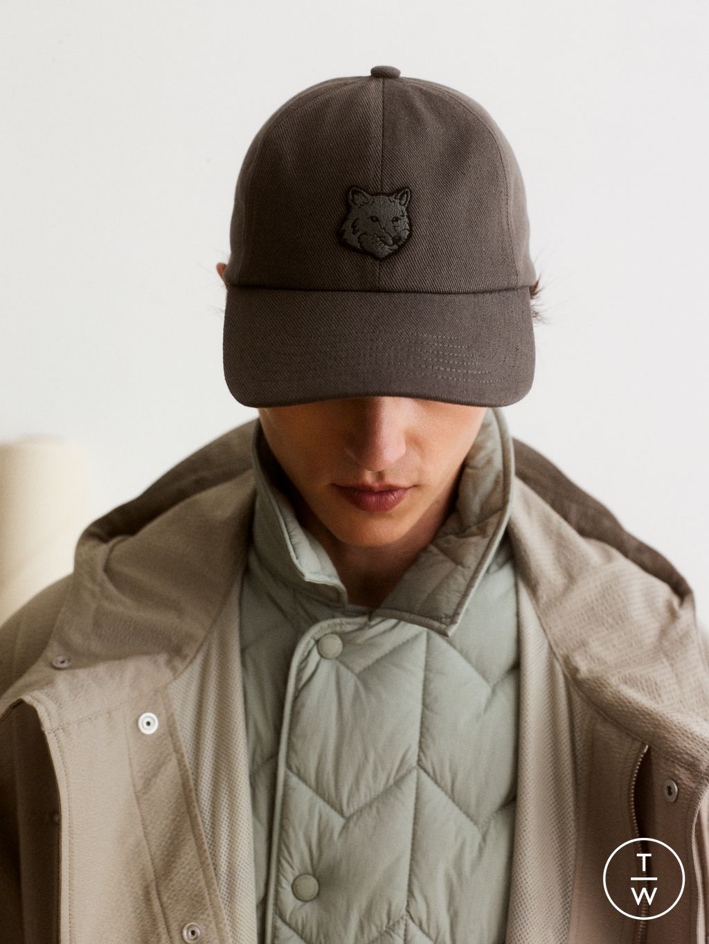 Fashion Week Paris Spring/Summer 2026 look 19 from the Maison Kitsuné collection menswear