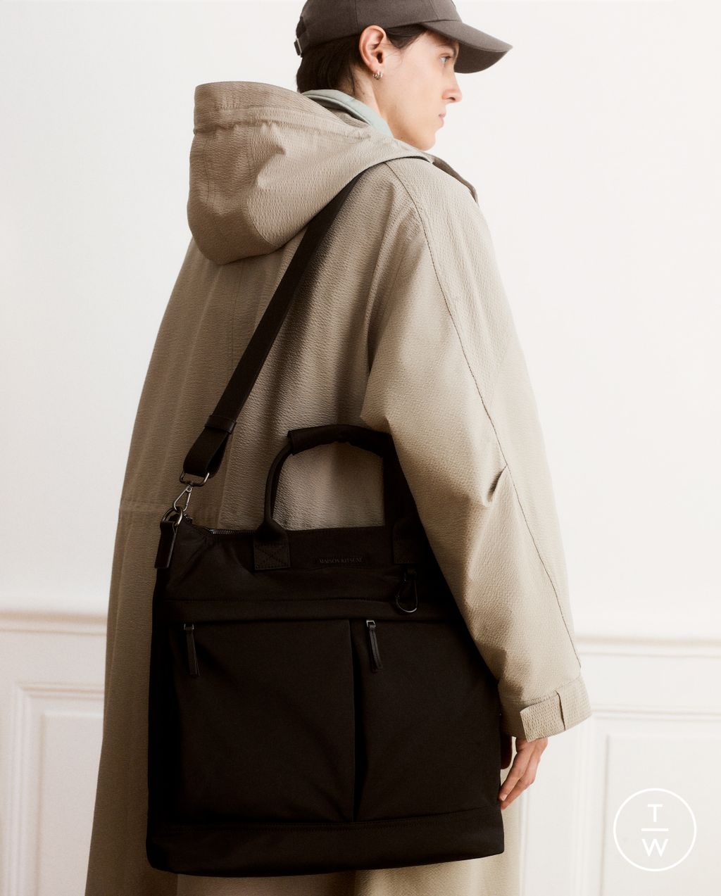 Fashion Week Paris Spring/Summer 2026 look 21 from the Maison Kitsuné collection menswear