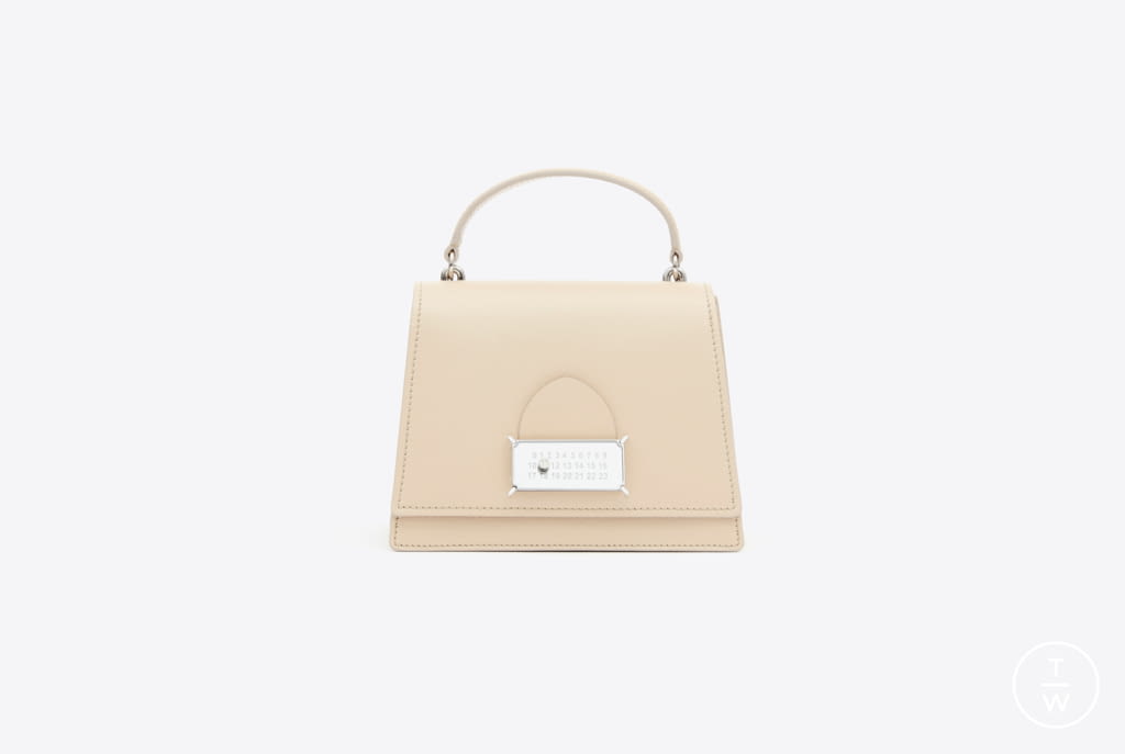 Fashion Week Paris Pre-Fall 2021 look 32 from the Maison Margiela collection womenswear accessories