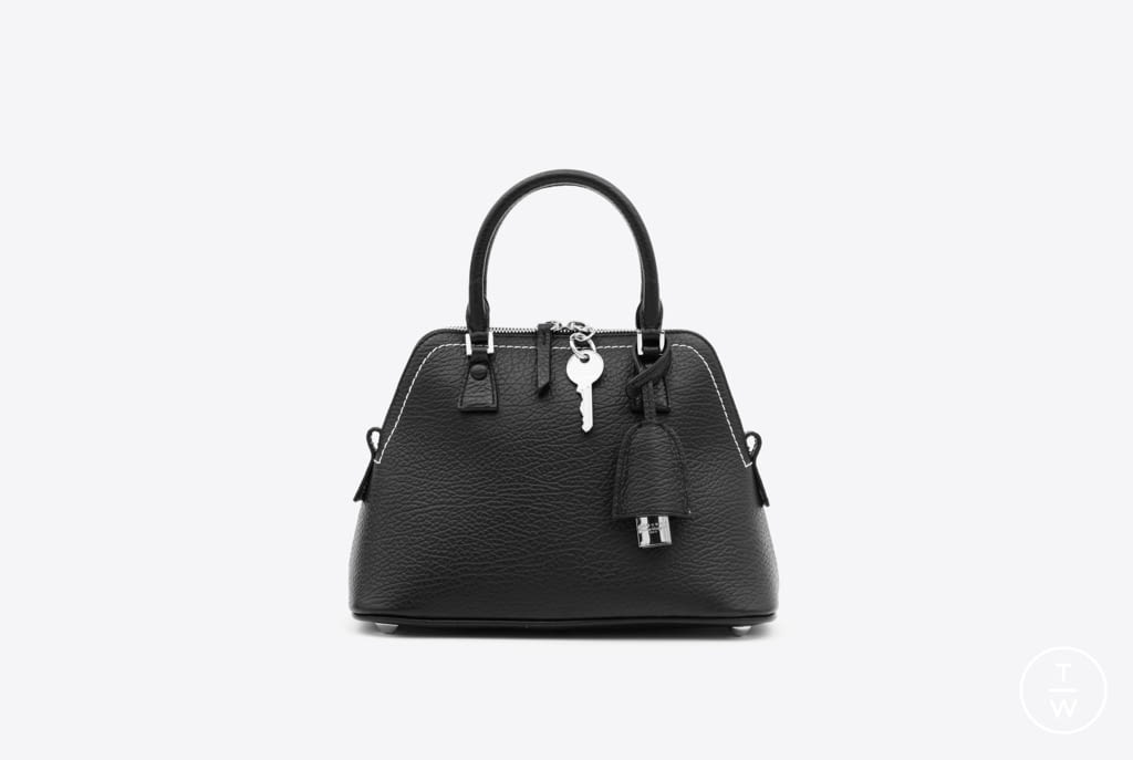 Fashion Week Paris Pre-Fall 2021 look 35 from the Maison Margiela collection womenswear accessories