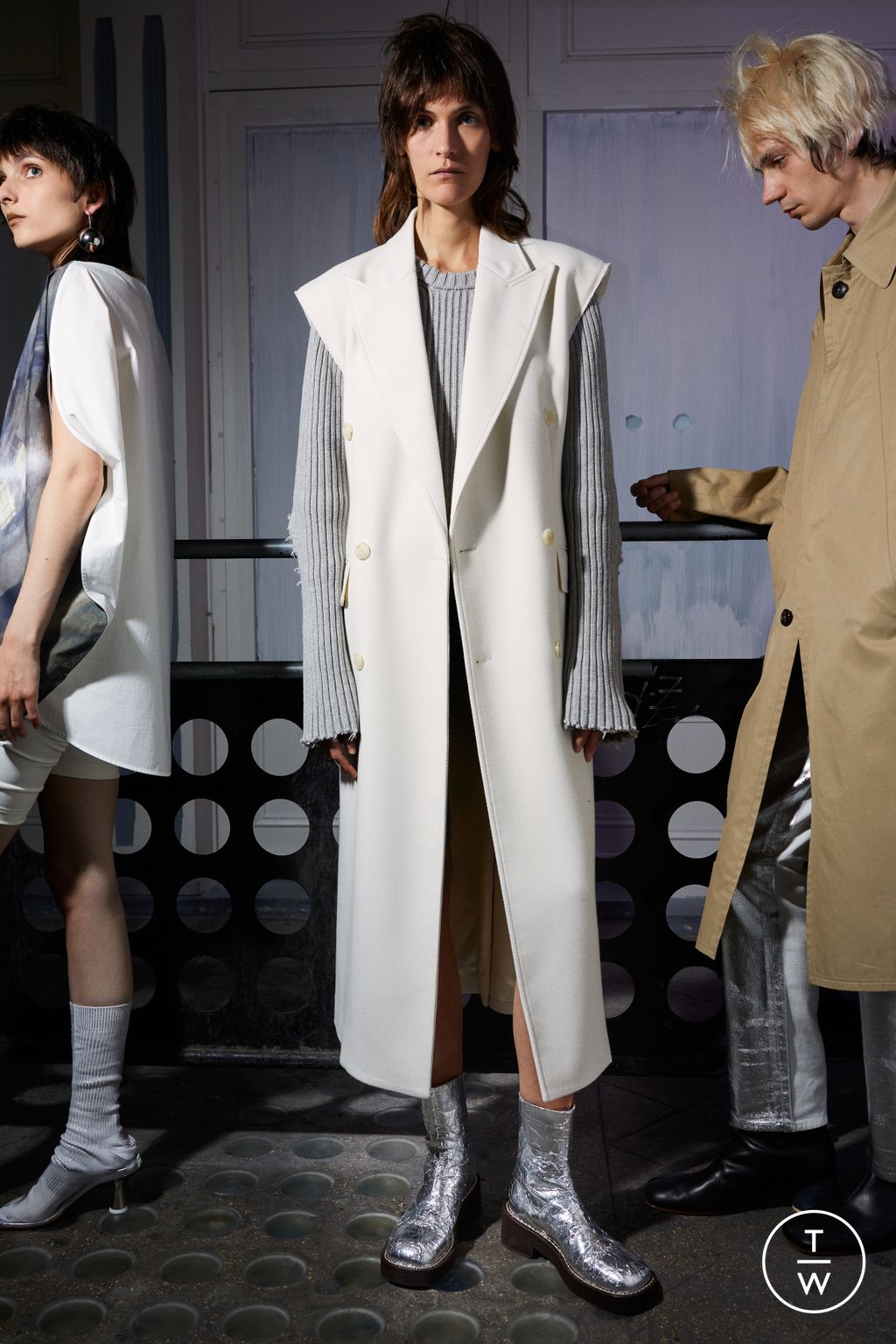 Fashion Week Milan Resort 2023 look 18 from the MM6 collection womenswear