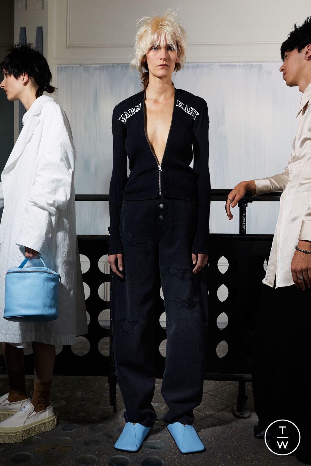 Fashion Week Milan Resort 2023 look 26 from the MM6 collection womenswear