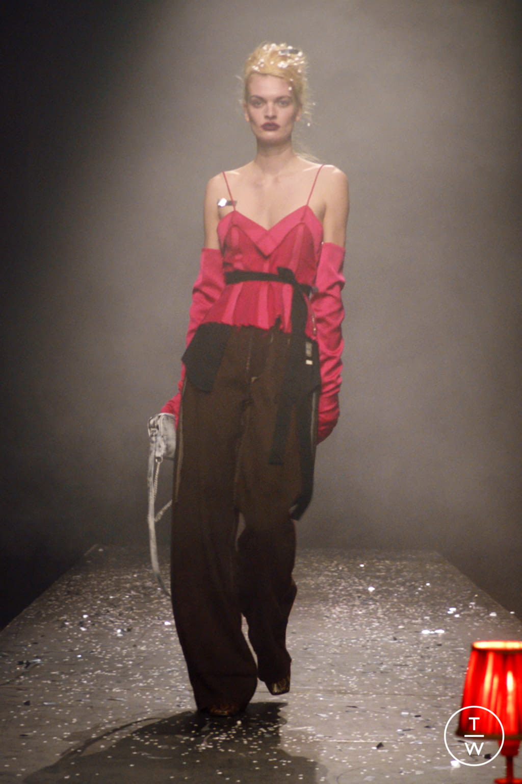 Fashion Week Milan Fall/Winter 2021 look 1 de la collection MM6 womenswear