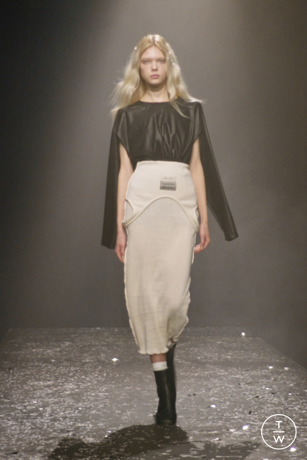 Fashion Week Milan Fall/Winter 2021 look 15 de la collection MM6 womenswear