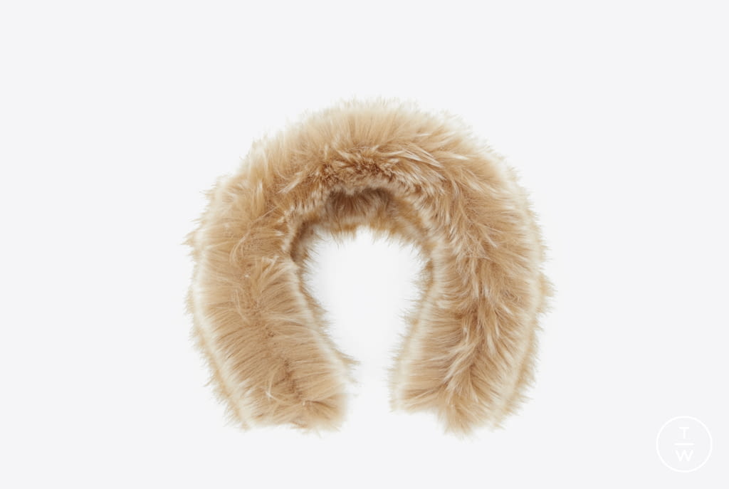 Fashion Week Milan Spring/Summer 2022 look 34 from the MM6 Maison Margiela collection womenswear accessories