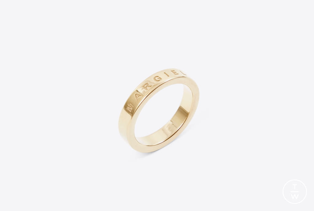 Fashion Week Milan Spring/Summer 2022 look 46 from the MM6 Maison Margiela collection womenswear accessories